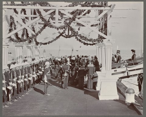 Landing of Their Royal Highnesses The Duke and Duchess of Cornwall and York at the St. Kilda Pier, 6th May, 1901. WELCOME BY THE PRIME MINISTER, THE PREMIER OF VICTORIA, AND OTHER MINISTERS AND OFFICIALS