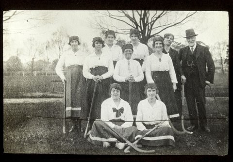 Group portrait of hockey team taken at Albert Park, c. 1909