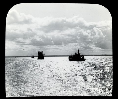 Tug and channel marker in Port Phillip Bay, 1906–14