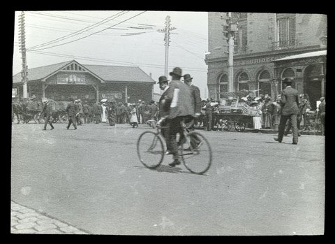 Swanston Street [at intersection with Flinders St. showing station and Prince's Bridge Hotel], 1900–05