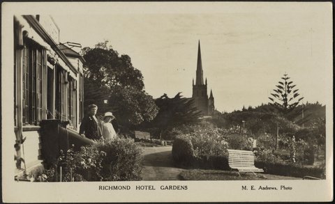Richmond Hotel gardens, 1915?