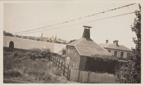 Perregalli's Malt House, river bank near Punt Road, South Richmond, 1933