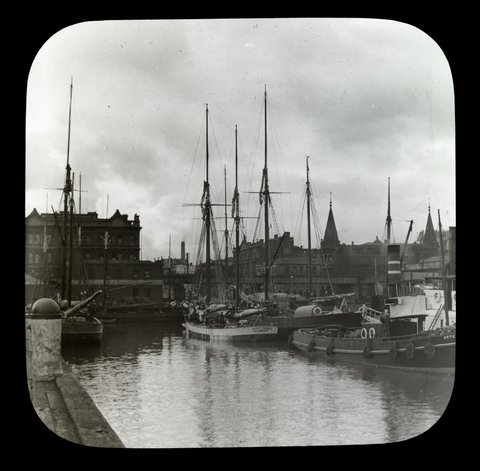 Shipping in the Yarra at the end of Spencer Street, 1906–14