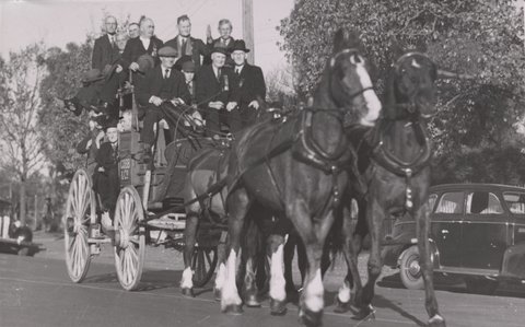 A Pilgrimage to the graves in St. Kilda Cemetery, Melbourne, of dead Cobb & Co. drivers ... by members of the Cobb & Co. Driver's Association, 1940