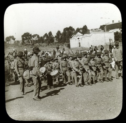 Soldiers and a band assembling in Melbourne, 1906–14