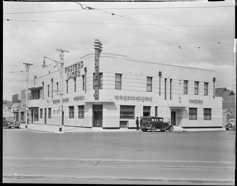 Greyhound Hotel, St. Kilda, exterior, 1937–38