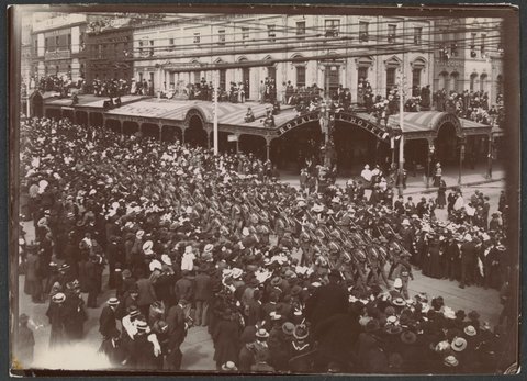 Victorian army contingent, Second Boer War, marching past Royal Mail Hotel, corner Swanston and Bourke streets, Melbourne, c. 1900