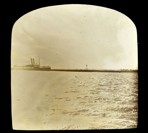 Large ship on the Yarra River, Melbourne, 1909