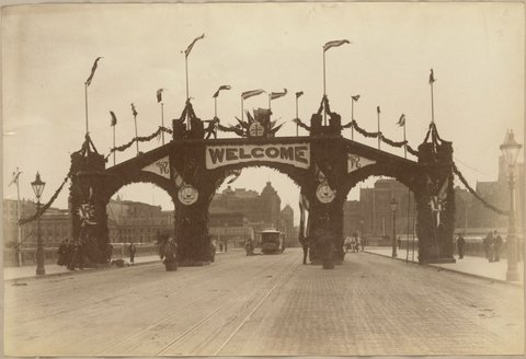 Welcome Arch over Prince's Bridge, Melbourne, for Queen Victoria's Jubilee, 1887