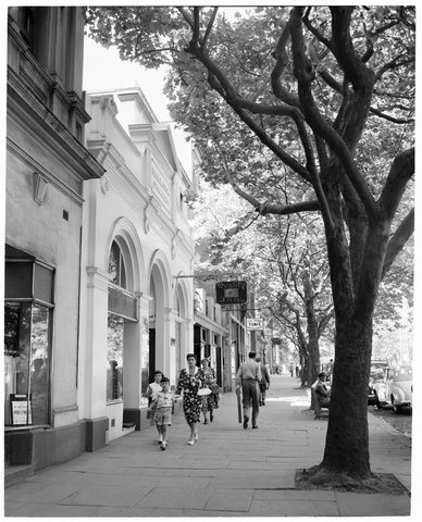 Quality Inn and Toni's Tea Rooms on the shady footpath of Collins Street, 1954