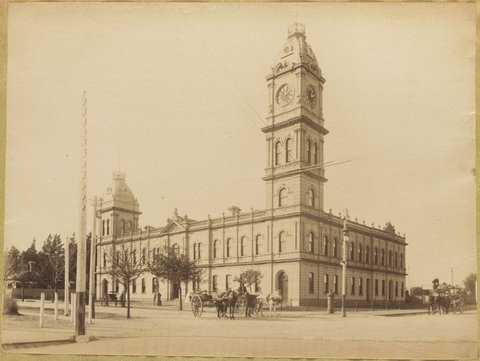 Malvern Town Hall, 1892–1900