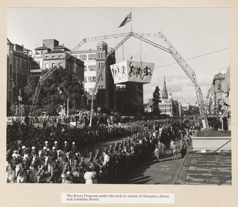 The Royal Progress under the arch at corner of Swanston Street and Lonsdale Street, 1954