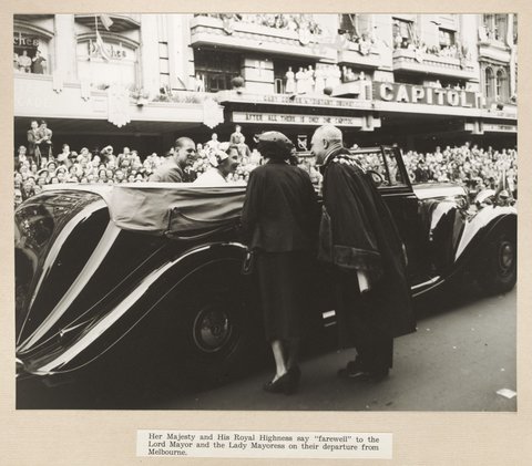 Her Majesty and His Royal Highness say "farewell" to the Lord Mayor and the Lady Mayoress on their departure from Melbourne, 1954