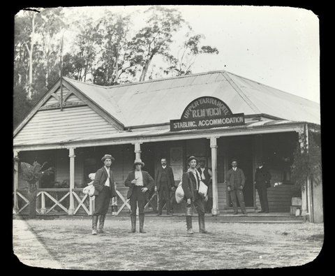 Upper Yarra Hotel, proprietor R. E. McVeigh, beside the Yarra River, 1909