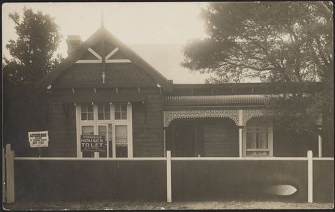 Late Victorian timber cottage at Mordialloc with a To-Let sign, c. 1909