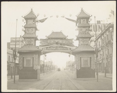 Decorative arches erected for the visit of the Duke and Duchess of Cornwall & York, Melbourne, Vic, 1901