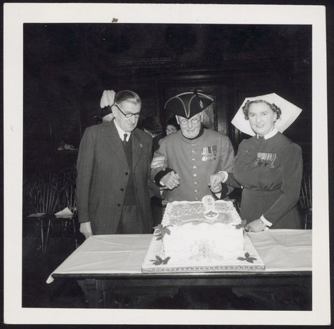 Anzac cake given to Chelsea Pensioners, 1940s
