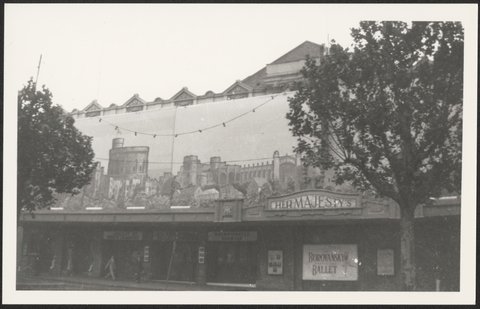 Melbourne at the time of Queen Elizabeth's visit 1954