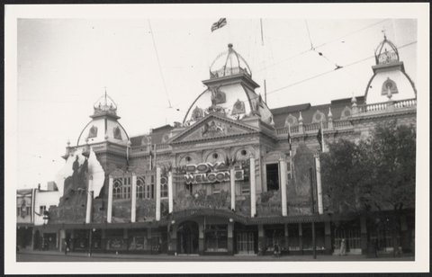 Melbourne at the time of Queen Elizabeth's visit 1954