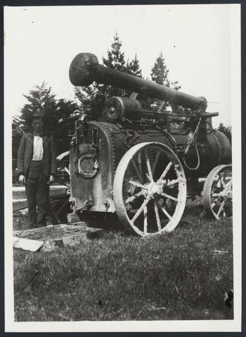"Collection of images of unidentified people and places, in Melbourne and possibly around the Warrnambool area.", 1984?
