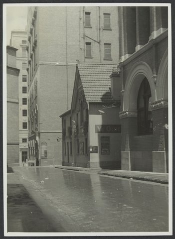 Old Mitre Tavern Bank Place Melbourne picture, 1930