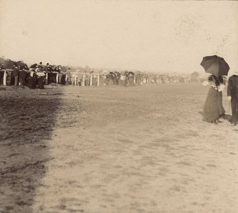 Albert Park Speedway opened August 1903
