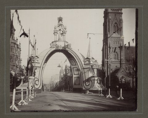 Decorations in Melbourne streets celebrating the visit of the Duke and Duchess of Cornwall and York, 1901