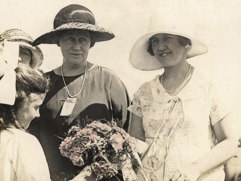 Kensington Methodist ladies basketball team; weddings; portraits of Lacey and Dolly Henderson, 1925–40