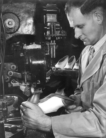 Bedggood shoe factory, East Melbourne, 1950