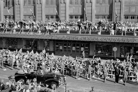 The Royal Visit of Queen Elizabeth II, Lonsdale Street, Melbourne, 1954