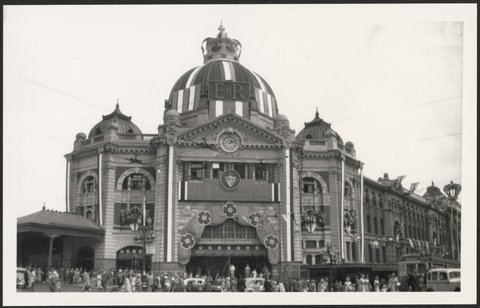 Melbourne at the time of Queen Elizabeth's visit 1954