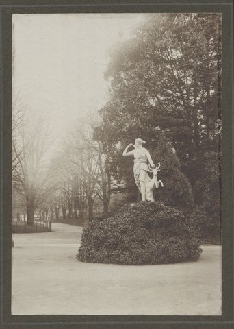 Statues in the Fitzroy Gardens, Melbourne, Victoria, 1902–18