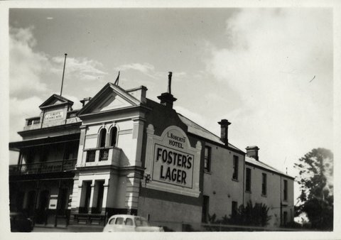 Exchange Hotel Point Nepean Road Cheltenham, 1943