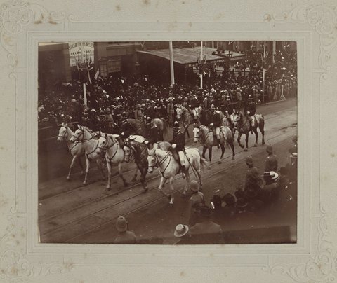 Elevated view of procession in Melbourne street, Melbourne, Vic, 1901