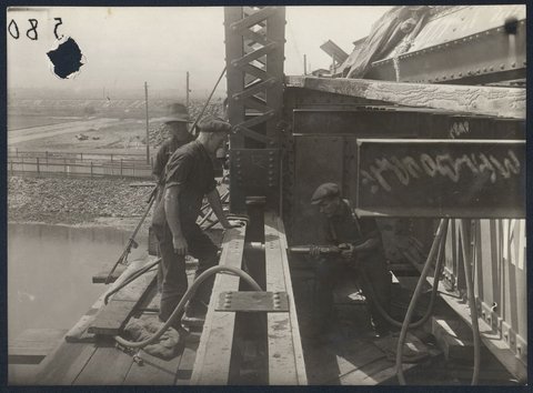 South Kensington to West Footscray, Bridge over Maribyrnong River : 175 ft. truss span Maribyrnong River bridge, 1928
