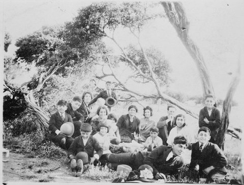 A picnic with the Abikhair family from Rushworth and the Malouf family from Melbourne at St. Kilda, 1924