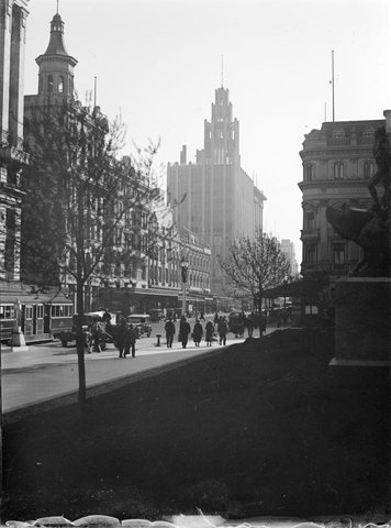 Swanston Street looking north from the corner of St Paul's cathedral, 1914–33