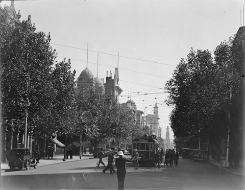 Collins Street looking west from Spring Street, 1914–33
