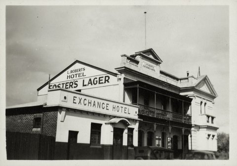 Exchange Hotel Point Nepean Road Cheltenham, 1943