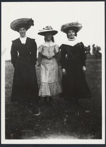 Collection of images of unidentified people and places, in Melbourne and possibly around the Warrnambool area, 1984?