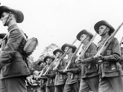 Australian servicemen marching down Swanston Street, past the saluting base at the Melbourne Town Hall, 1940–45
