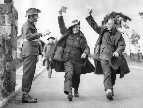 L/Cpl. A. F. Jenner and Gunner L. V. Ford waving discharge papers at Royal Park, Victoria, c. 1945
