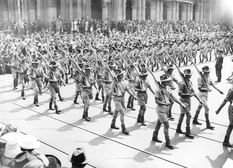 Military march in Melbourne, soldiers wearing tropical uniform, 1938–44