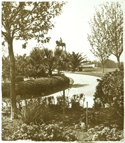 Statue of Marquess of Linlithgow, in gardens in Melbourne, 1880–1938