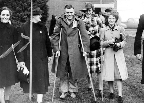 Cpl H.M. Morris had a reunion with his relatives at Caulfield, c. 1941