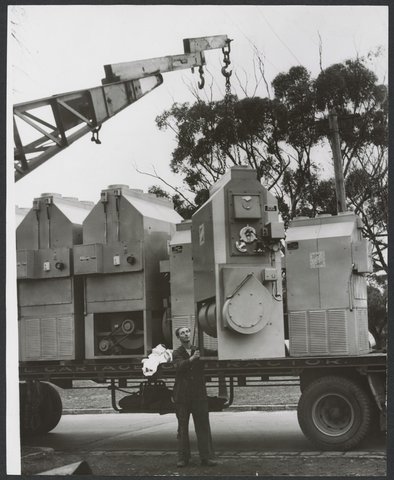 Chimpanzees and other primates at Australian zoos, mainly Melbourne zoo, 1937–54
