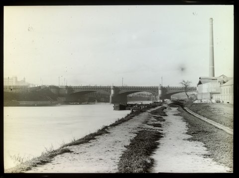 River Yarra and Princes Bridge, looking East, 1875–1938