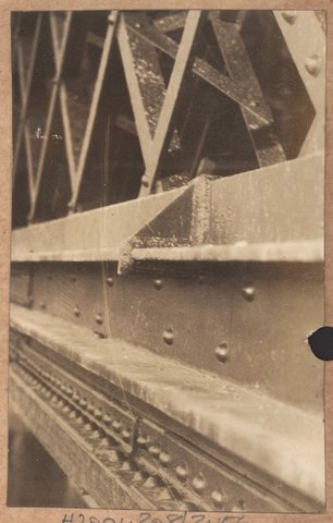 Reconditioning Hawthorn bridge - 157' spans, c. 1930