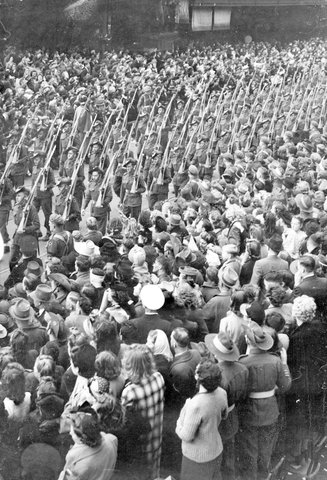 Army men of the 7th Division as they march through the streets of Melbourne, Victoria, 1944