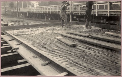 Reconditioning Hawthorn bridge - deck, 1930
